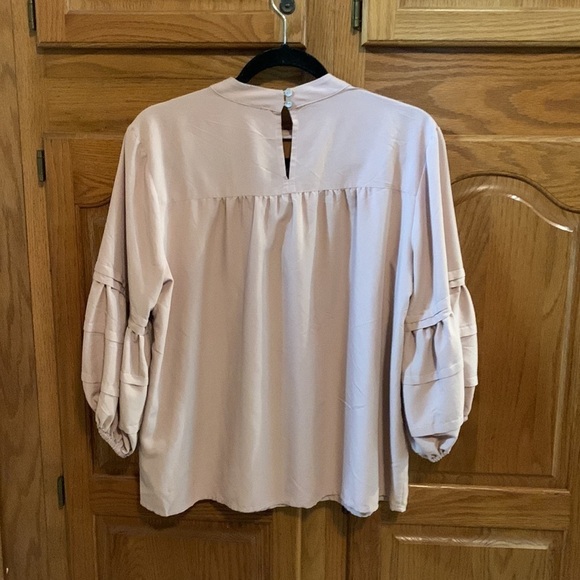 Blush Blouse with cut out detail - Picture 4 of 4